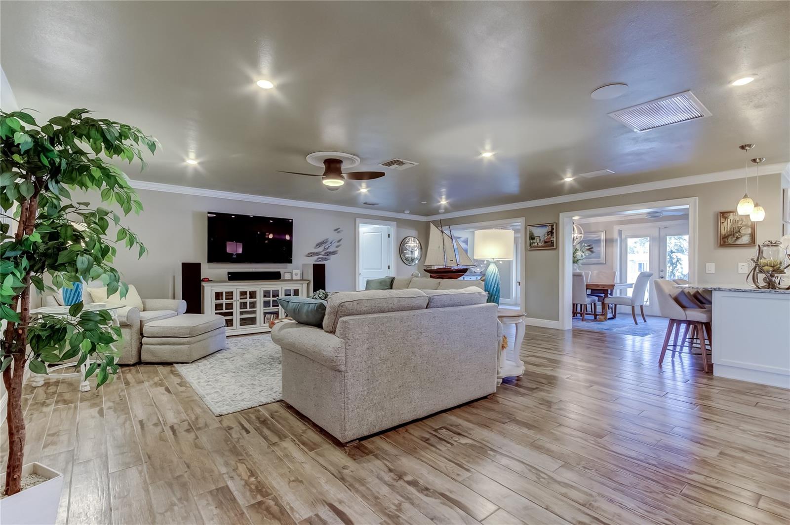 MAXIMO MOORINGS - Residential