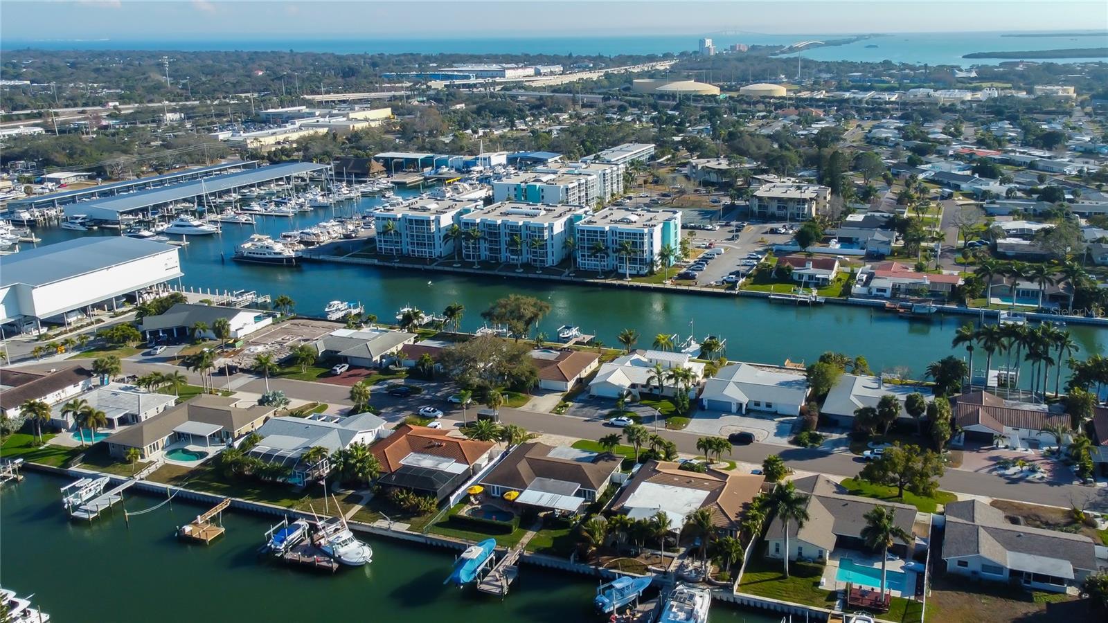 MAXIMO MOORINGS - Residential