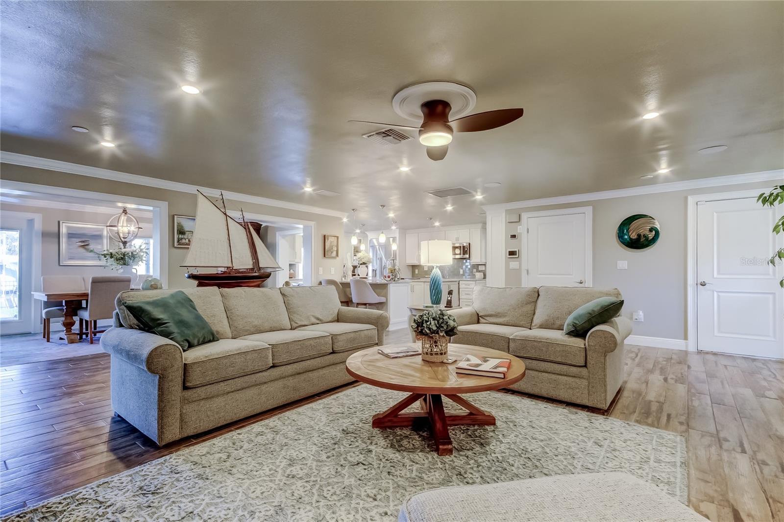 MAXIMO MOORINGS - Residential