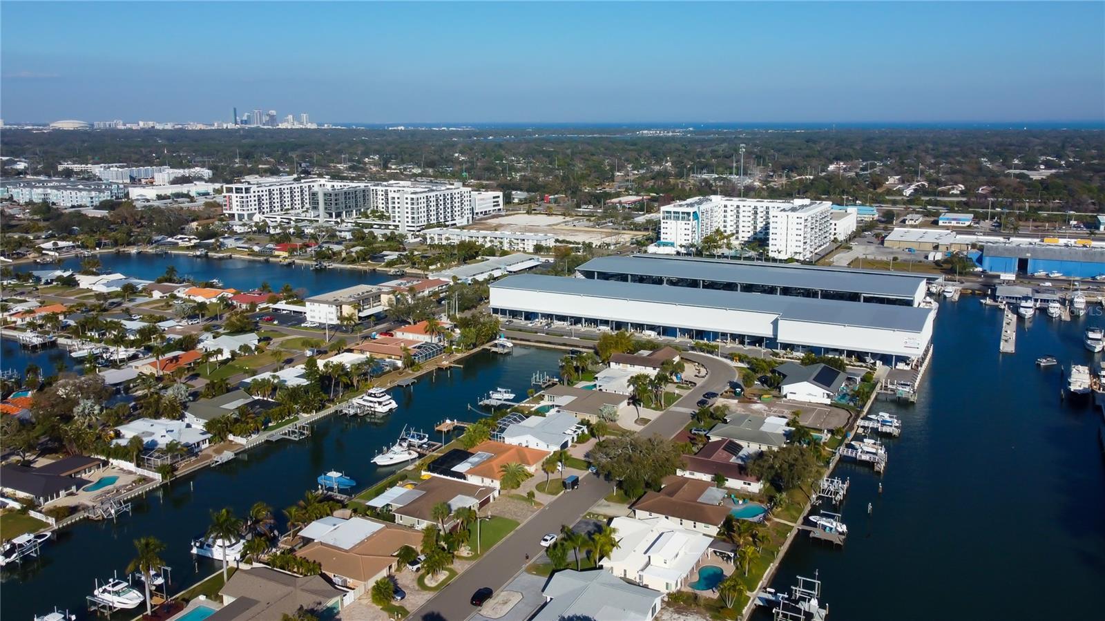 MAXIMO MOORINGS - Residential