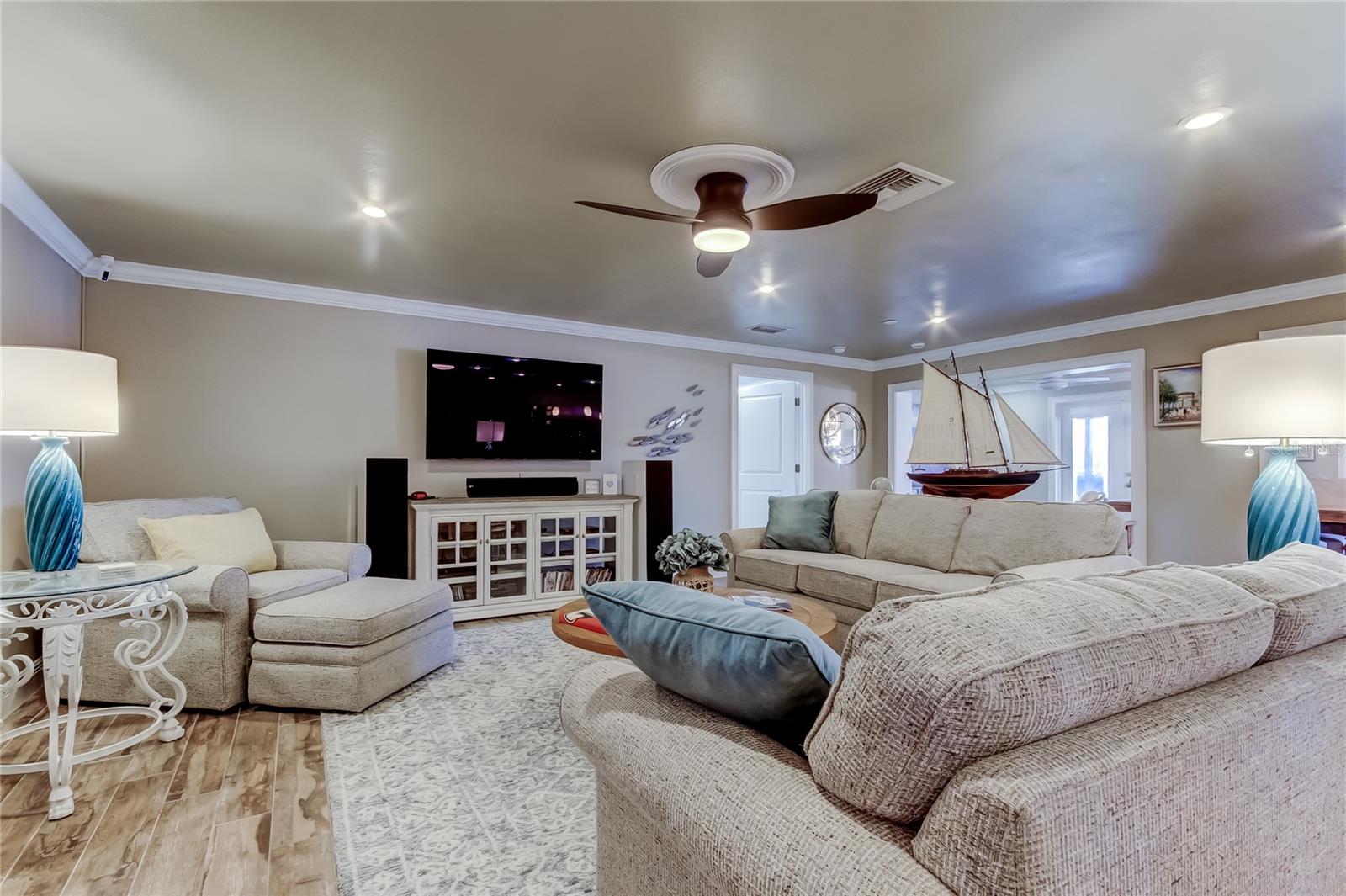 MAXIMO MOORINGS - Residential