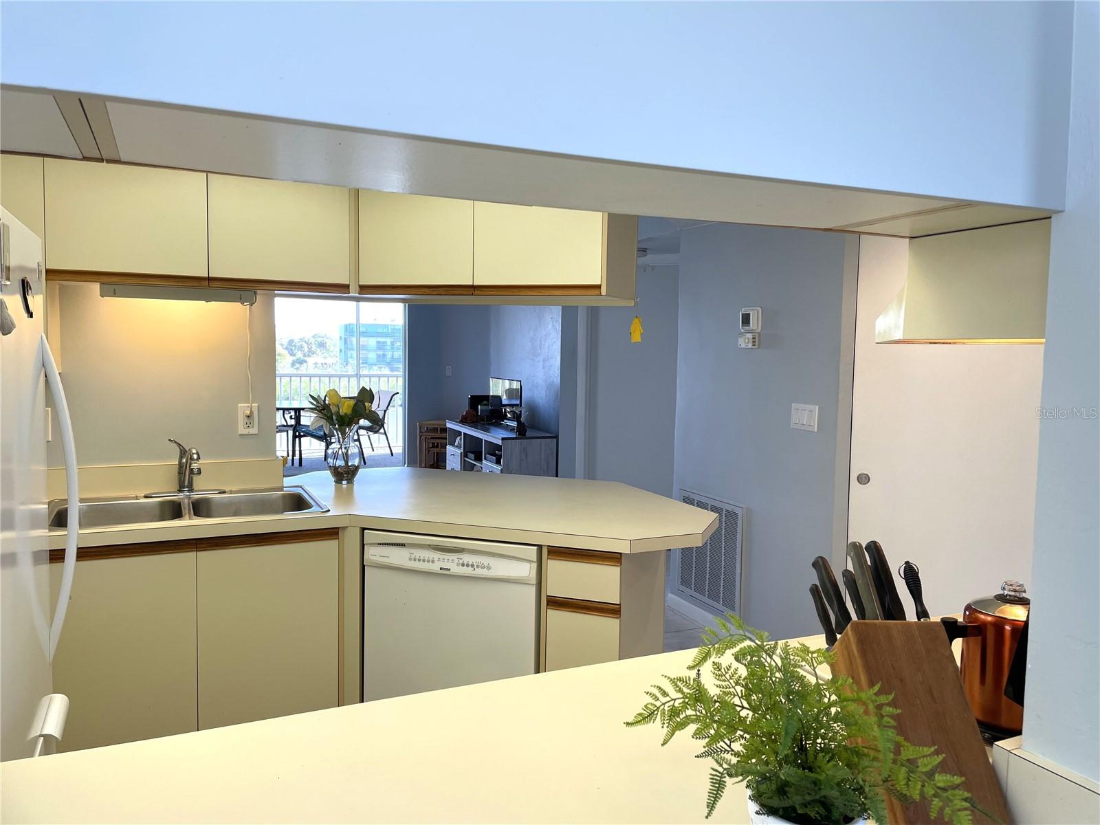 LEMON BAY BREEZES PH 01 - Residential Lease