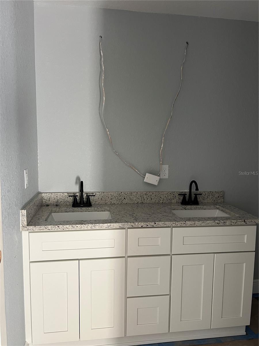 RAINBOW S END ESTATE - Residential