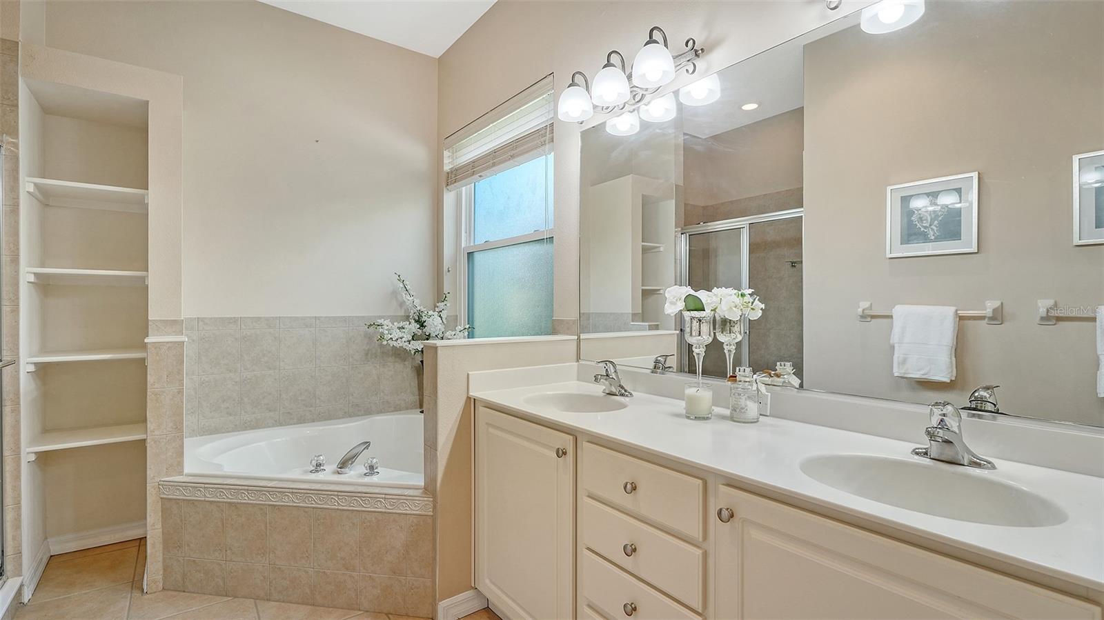 INDIGO RIDGE AT UNIVERSITY PLACE - Residential