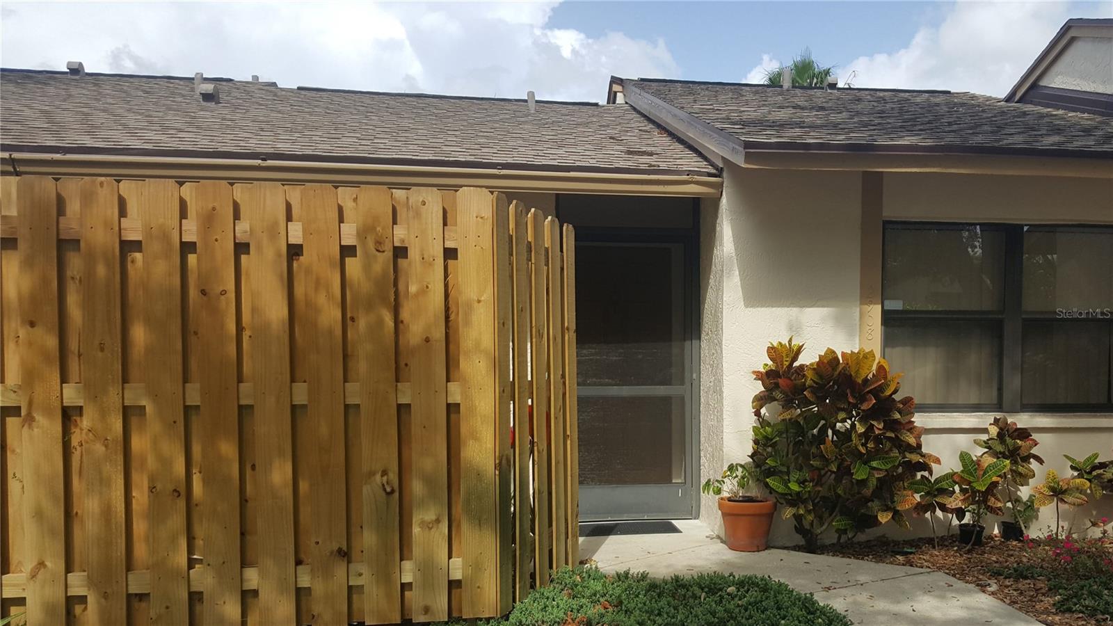 Looking for a cozy place to call home? This 2 bedroom, 2 bath villa has it all: Open living + dining combo, large screened lanai, front courtyard, stackable washer/dryer, community pool. Rent includes water, sewer, trash, pest control, internet, AND basic cable. Great location in Morning Side community. Call today to schedule your private showing – this one won’t last long!