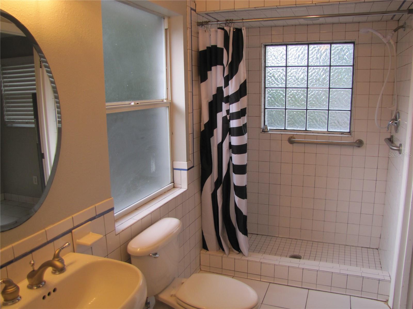 GROVE PARK ESTATES UNIT 7 - Residential Lease