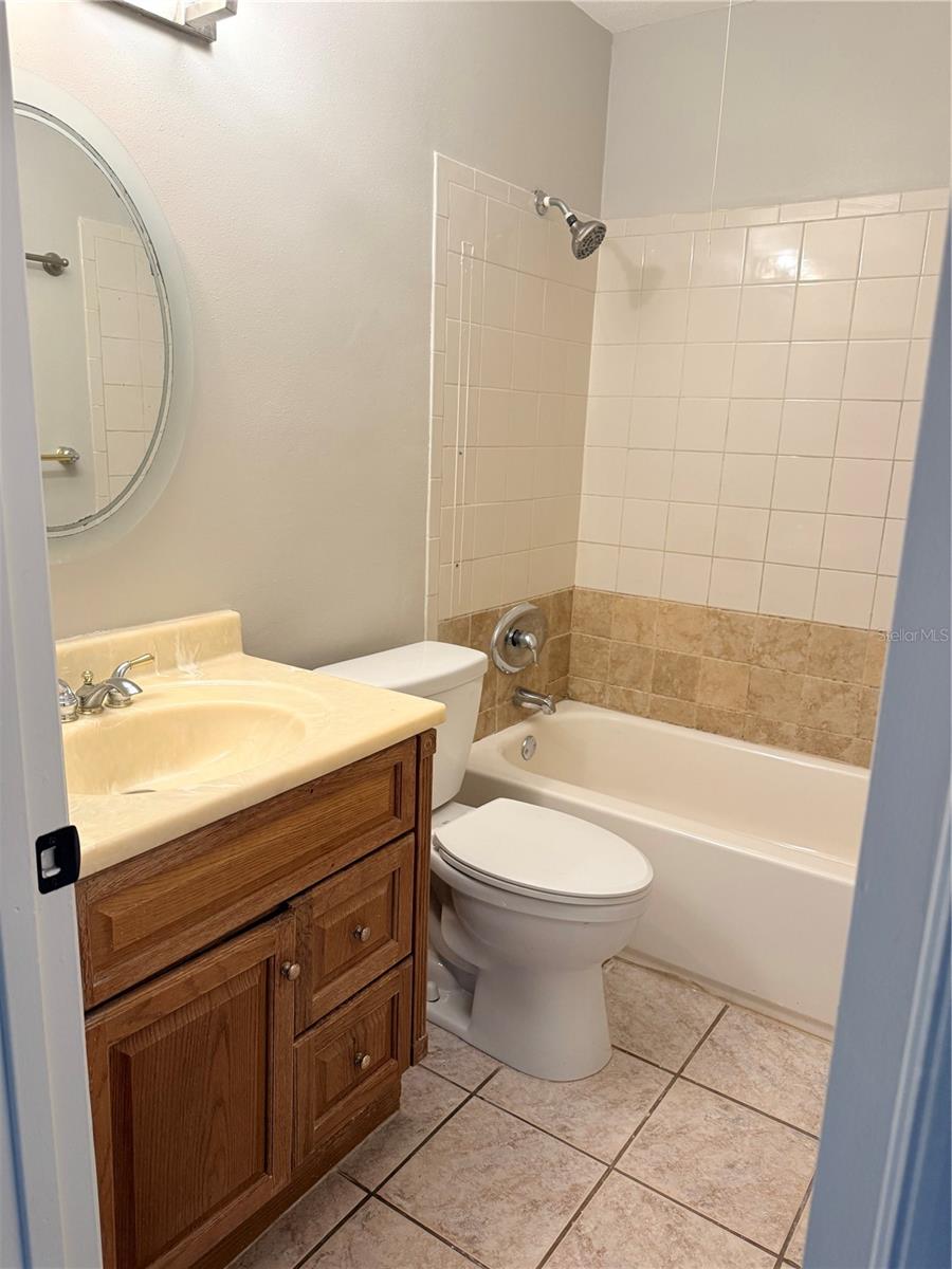 UNIVERSITY SQUARE UNIT 3 RE - Residential