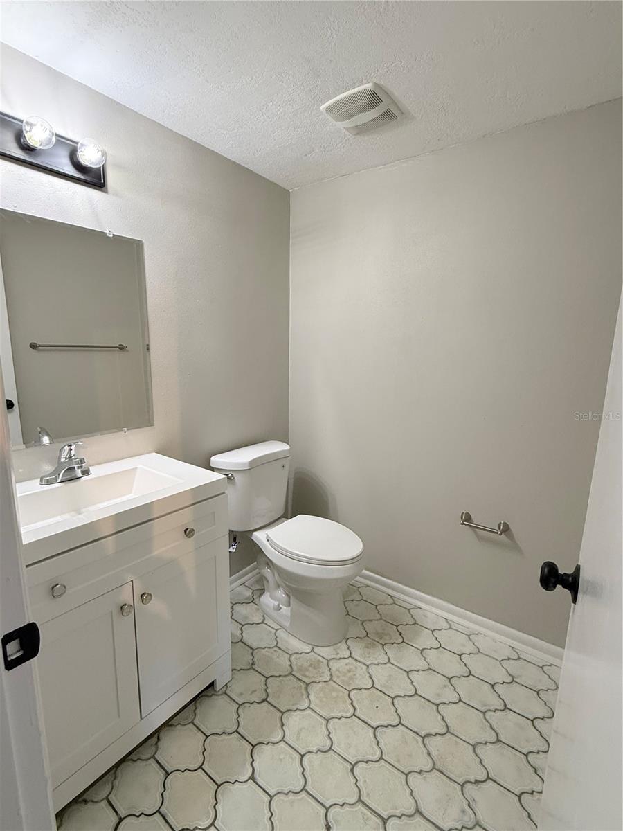 UNIVERSITY SQUARE UNIT 3 RE - Residential