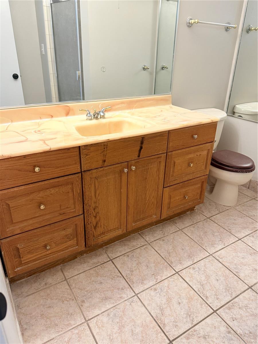 UNIVERSITY SQUARE UNIT 3 RE - Residential