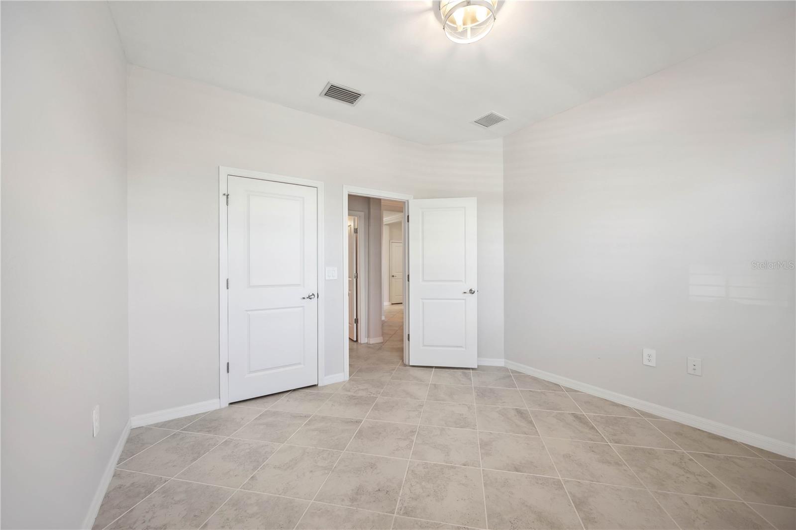 TORTUGA - Residential Lease