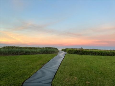 A home in LONGBOAT KEY