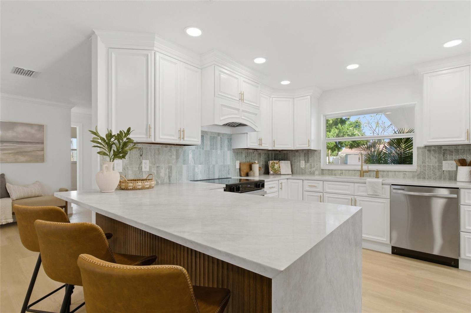 YACHT CLUB ESTATES - Residential