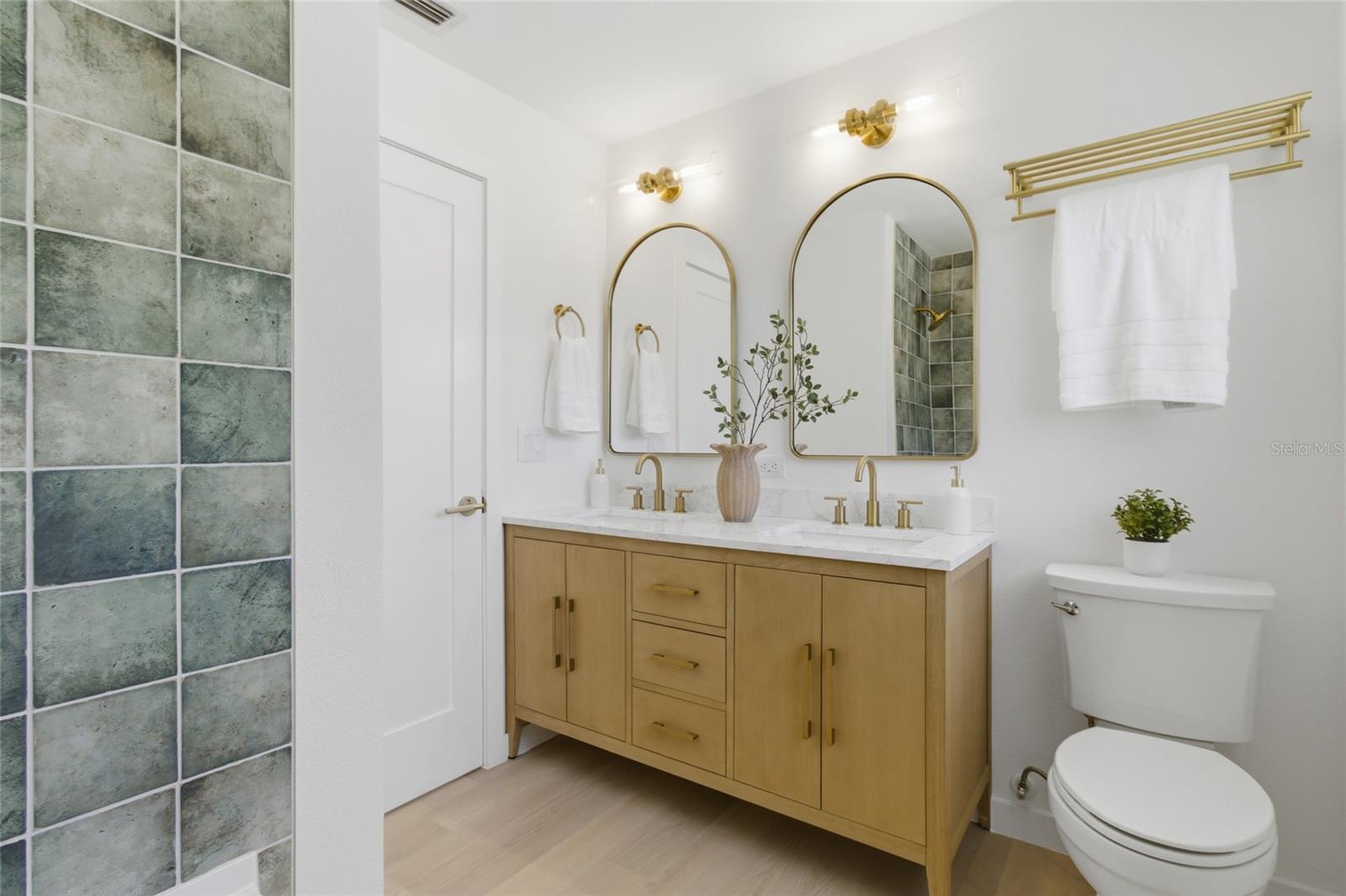 YACHT CLUB ESTATES - Residential