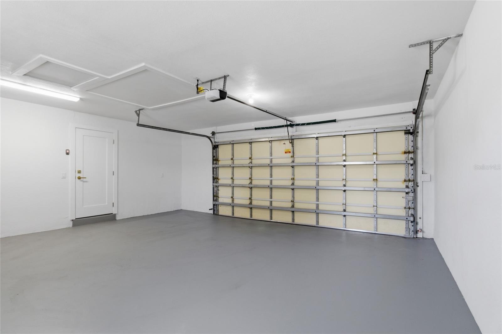 YACHT CLUB ESTATES - Residential