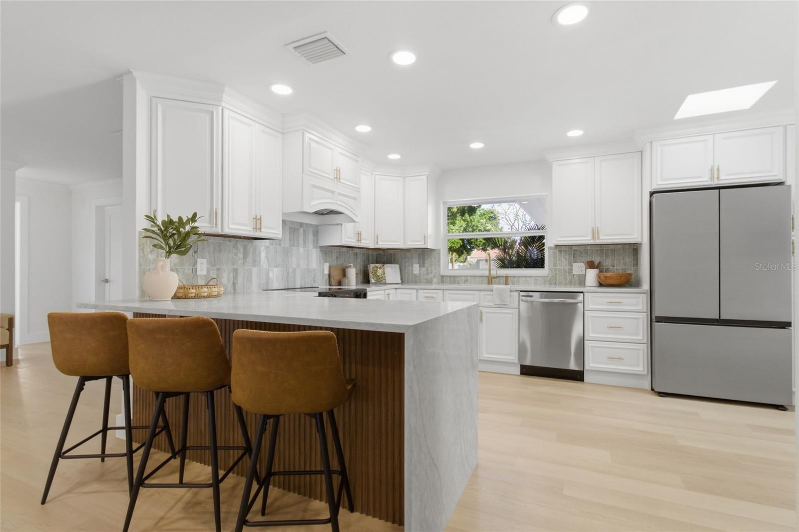 YACHT CLUB ESTATES - Residential