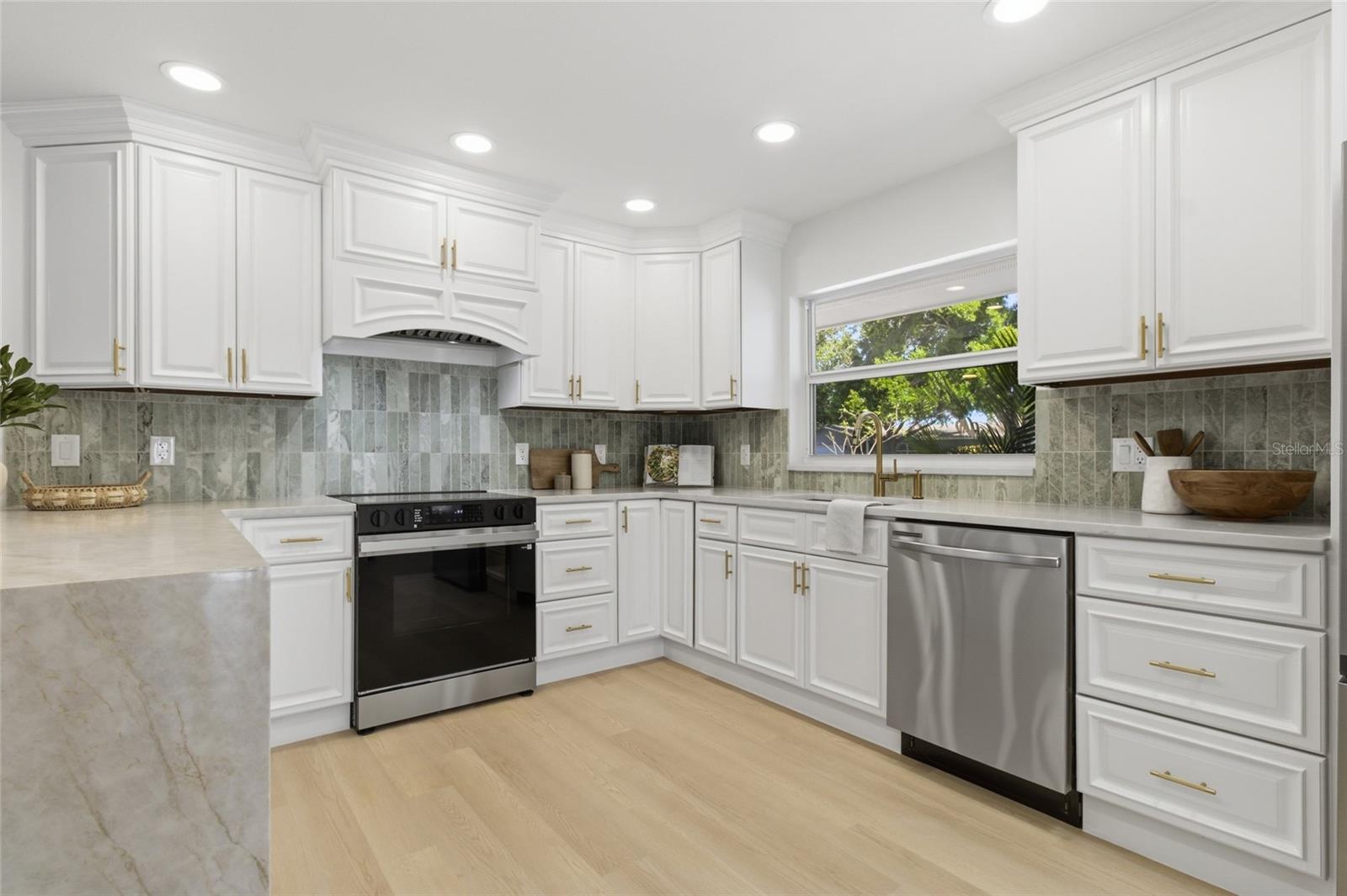 YACHT CLUB ESTATES - Residential