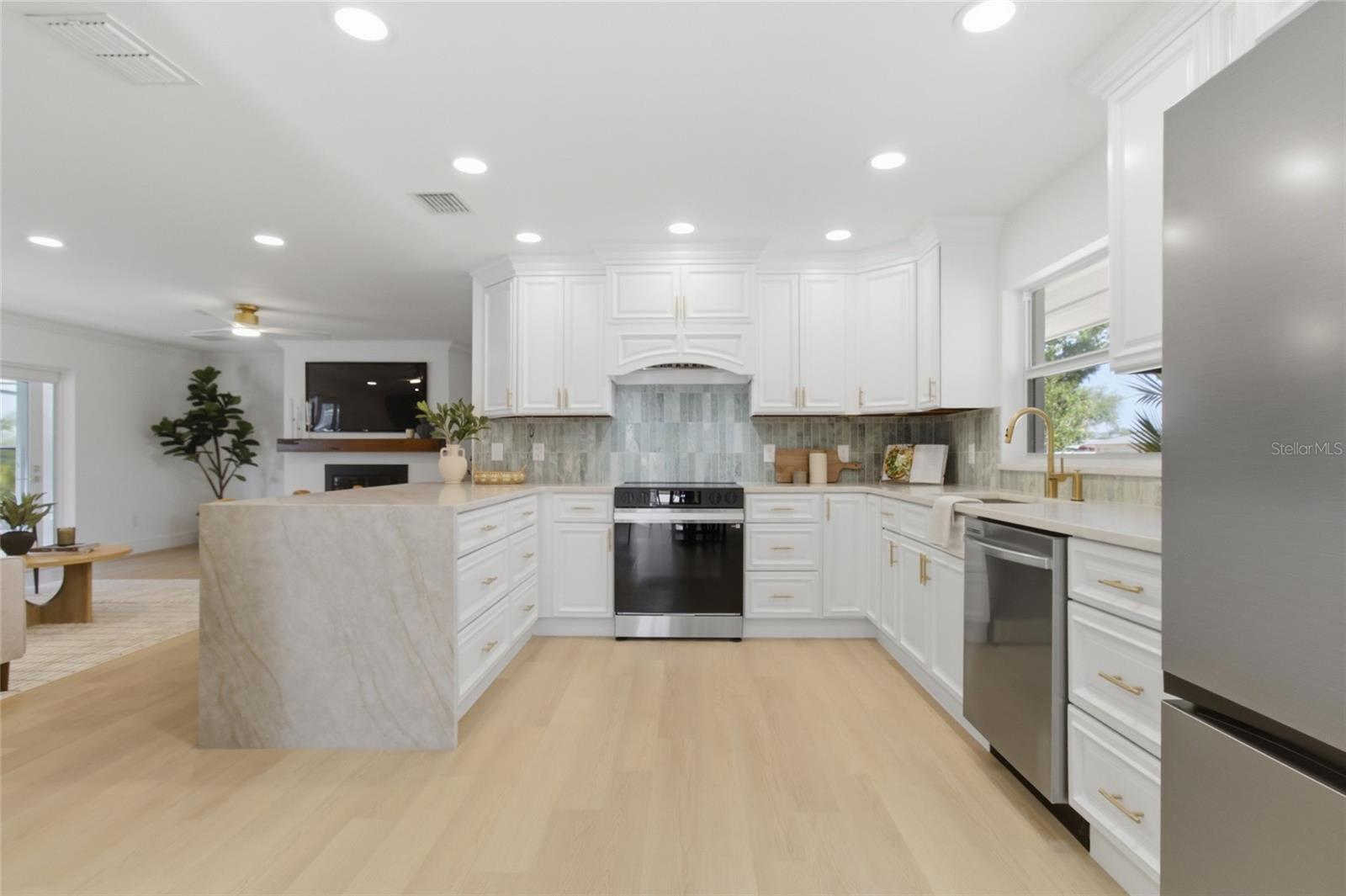 YACHT CLUB ESTATES - Residential