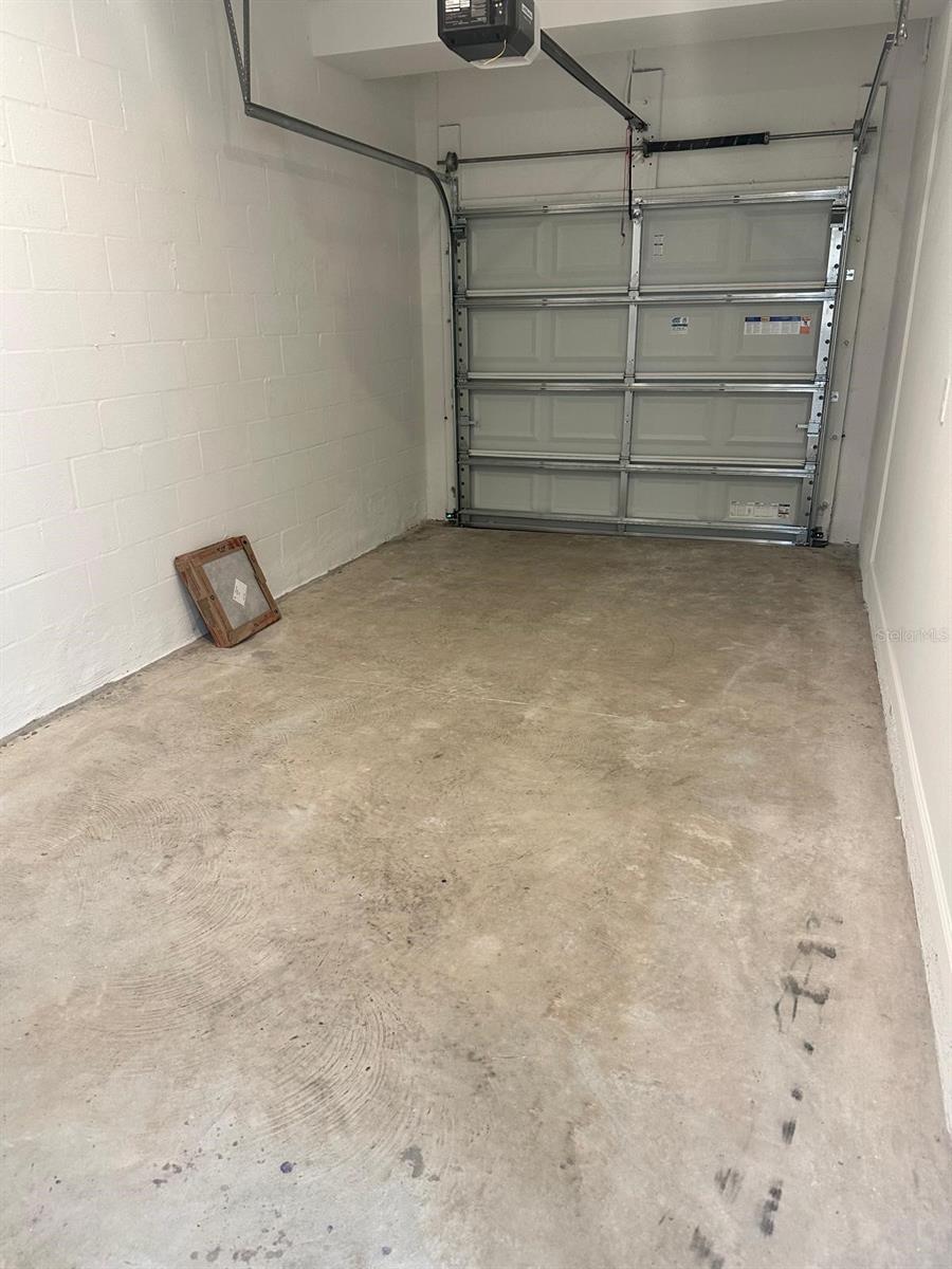 CHATEAU/ASTONIA - Residential Lease