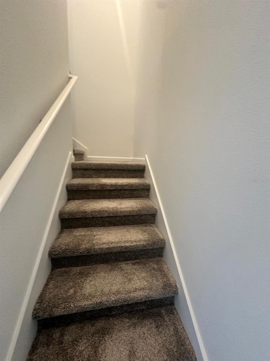 CHATEAU/ASTONIA - Residential Lease