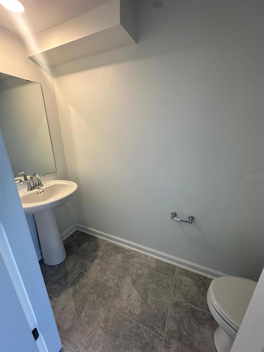 CHATEAU/ASTONIA - Residential Lease