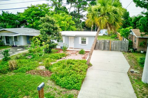 A home in SOUTH DAYTONA