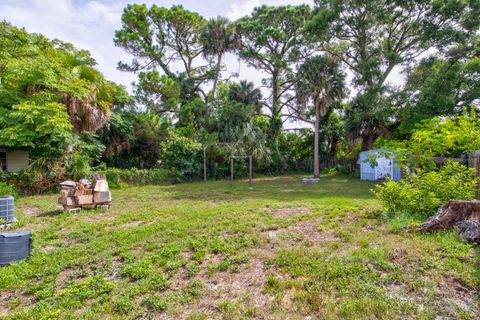 A home in SOUTH DAYTONA