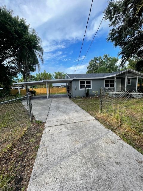 A home in WINTER HAVEN