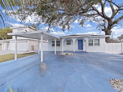 Photo of 3105 W Ivy Street, Tampa, FL 33607 (MLS # TB8429235)