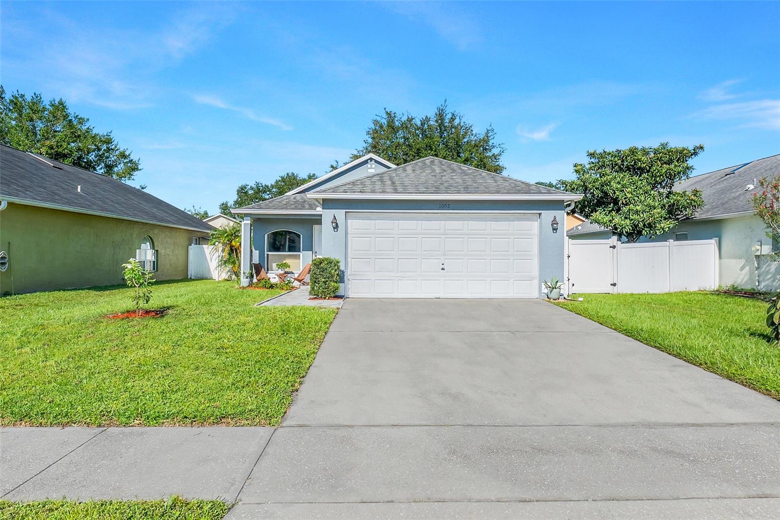 Beautifully Updated Home in the Heart of East Orlando
Welcome to this charming 3-bedroom, 2-bathroom single-family home offering 1,158 sq. ft. of thoughtfully designed living space. Recently renovated, this home showcases a completely updated kitchen with granite countertops, stainless steel appliances, and brand-new cabinetry, perfect for both everyday cooking and entertaining.
Both bathrooms have also been fully updated with modern finishes, providing a fresh, spa-like feel throughout the home. The open layout, cozy bedrooms, and stylish details make this property move-in ready and easy to love.
Nestled in a desirable East Orlando neighborhood, you’ll enjoy quick access to shopping and dining at Waterford Lakes Town Center, recreation at Barber Park and Lake Underhill Park, and golfing at Rio Pinar Golf & Country Club. Downtown Orlando, world-famous theme parks, and Orlando International Airport are all just a short drive away.
This beautifully updated home combines modern living with unbeatable convenience. Don’t miss your chance to make it yours.