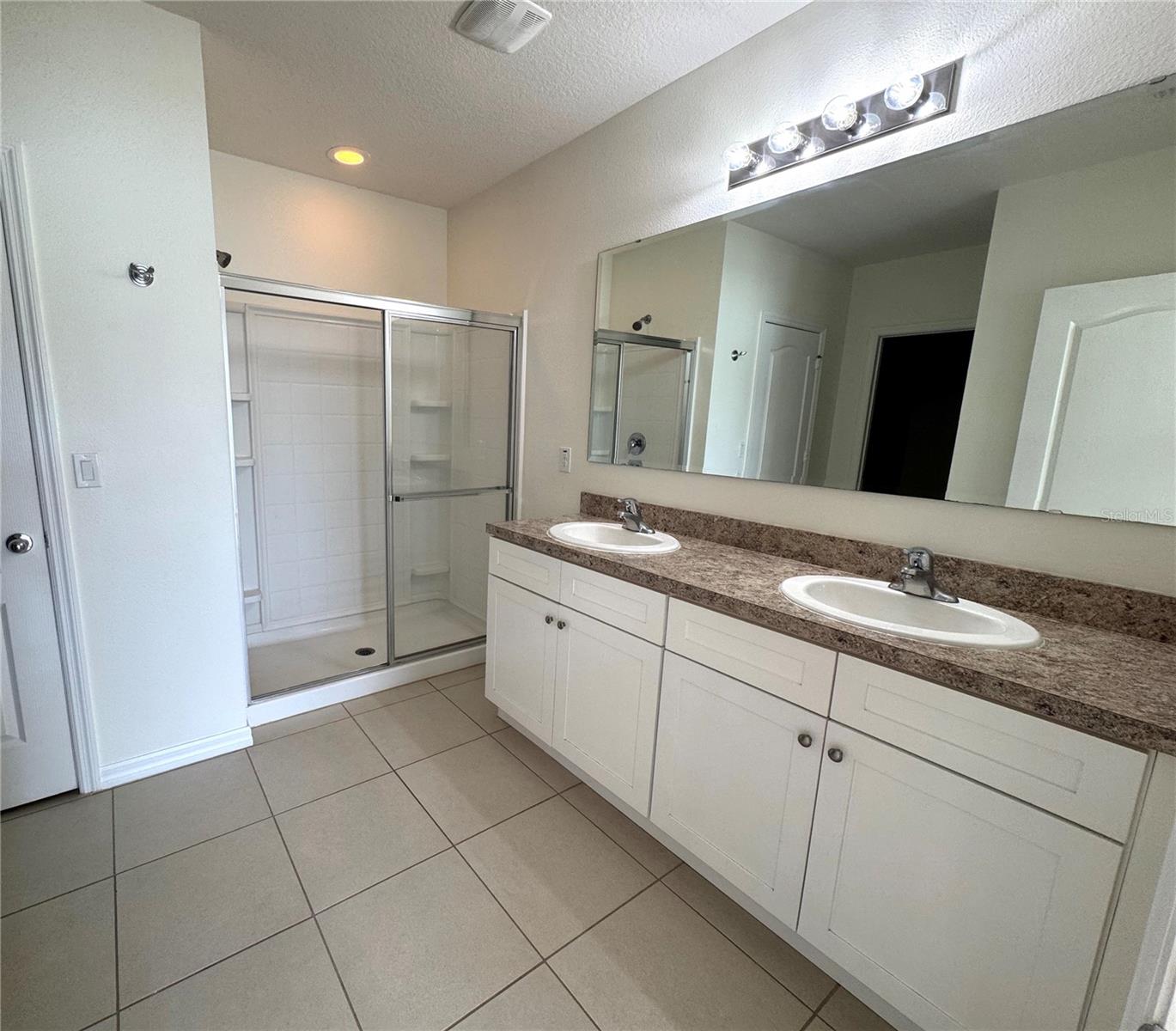 SABAL LAKES - Residential Lease