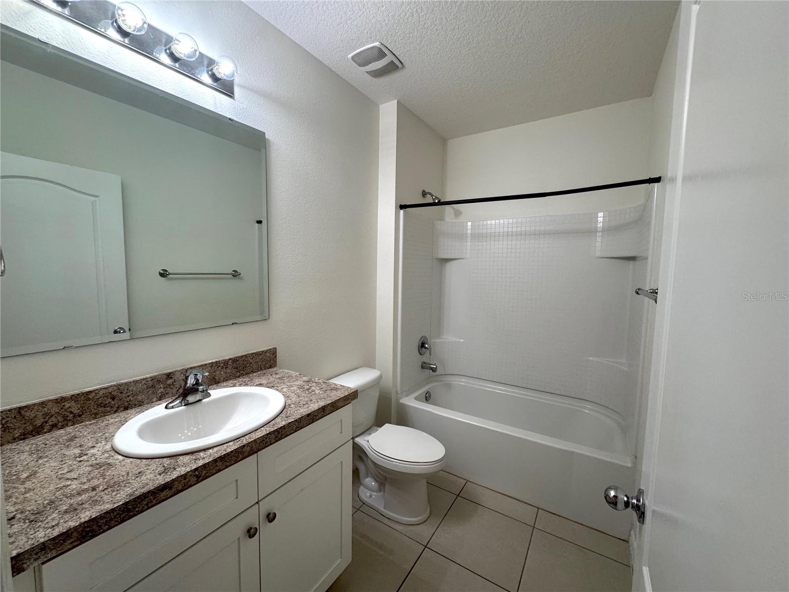 SABAL LAKES - Residential Lease