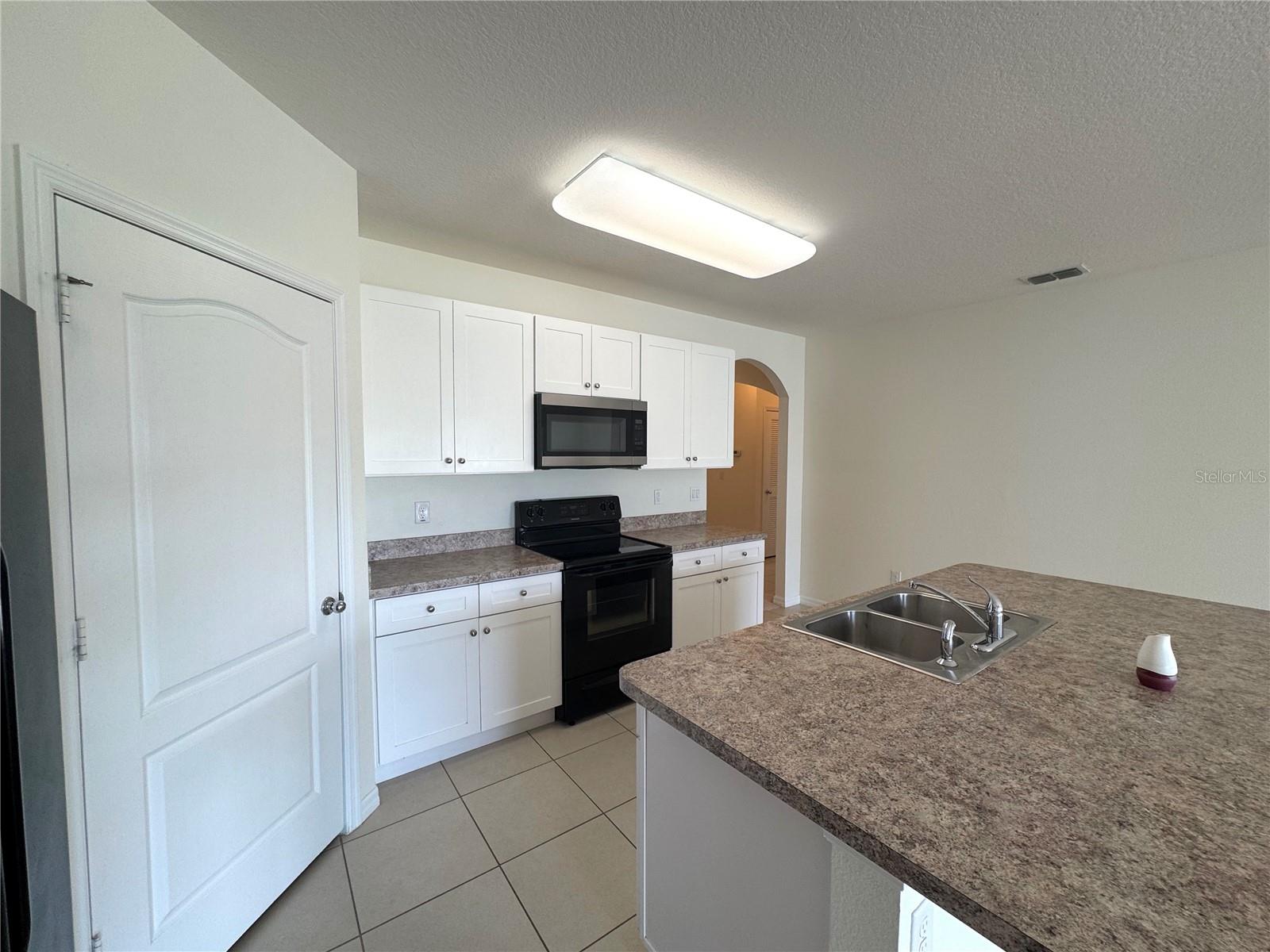 SABAL LAKES - Residential Lease