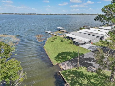 A home in AUBURNDALE