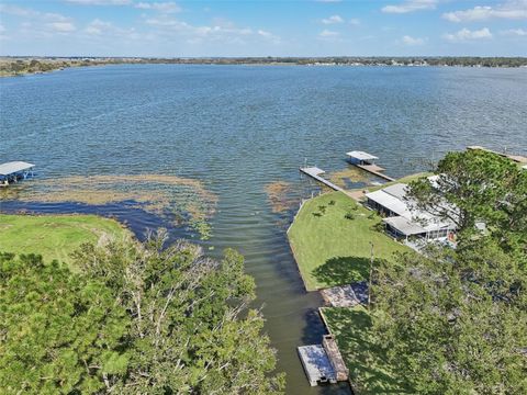 A home in AUBURNDALE