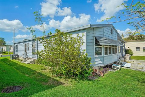 A home in AUBURNDALE