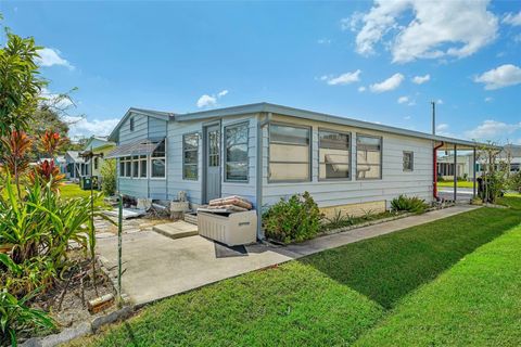 A home in AUBURNDALE