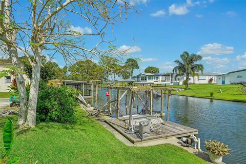 A home in AUBURNDALE