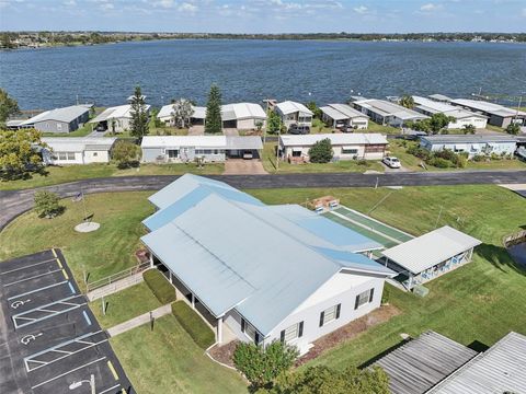 A home in AUBURNDALE