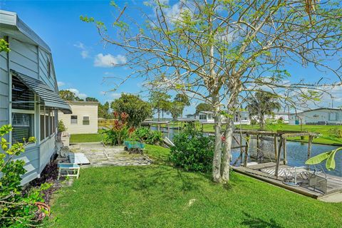 A home in AUBURNDALE