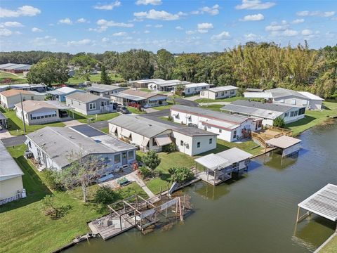 A home in AUBURNDALE