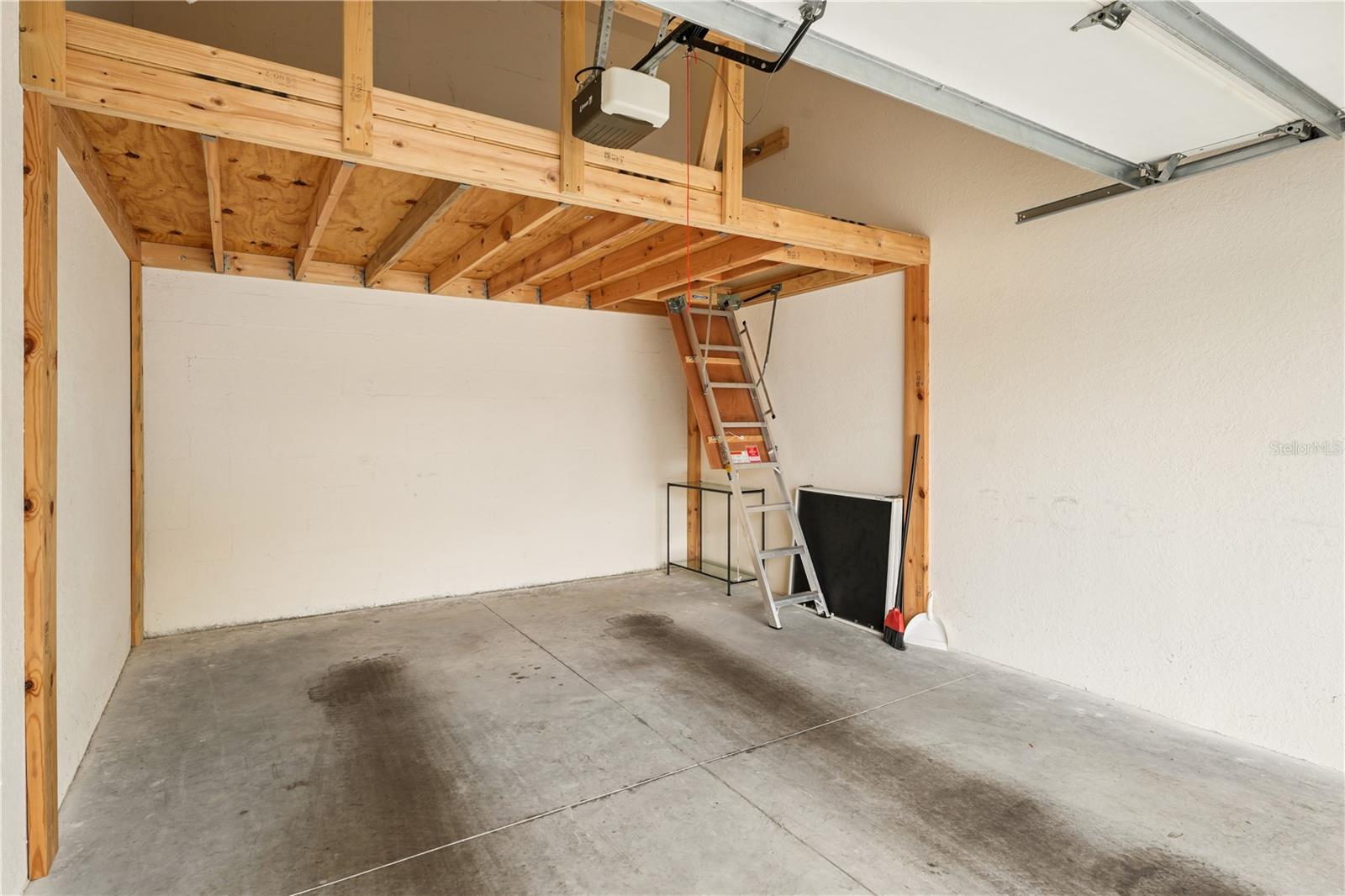 CANOPY WALK PH 11 - Residential