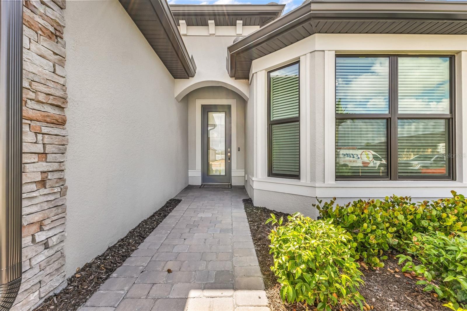 4400 LAKESIDE GROVE PLACE