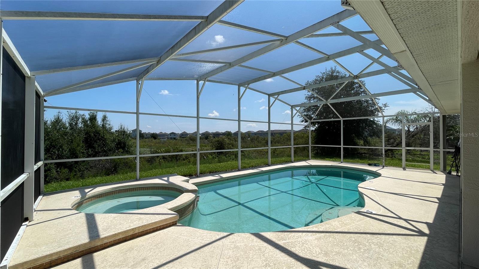 546 WINDSOR PLACE