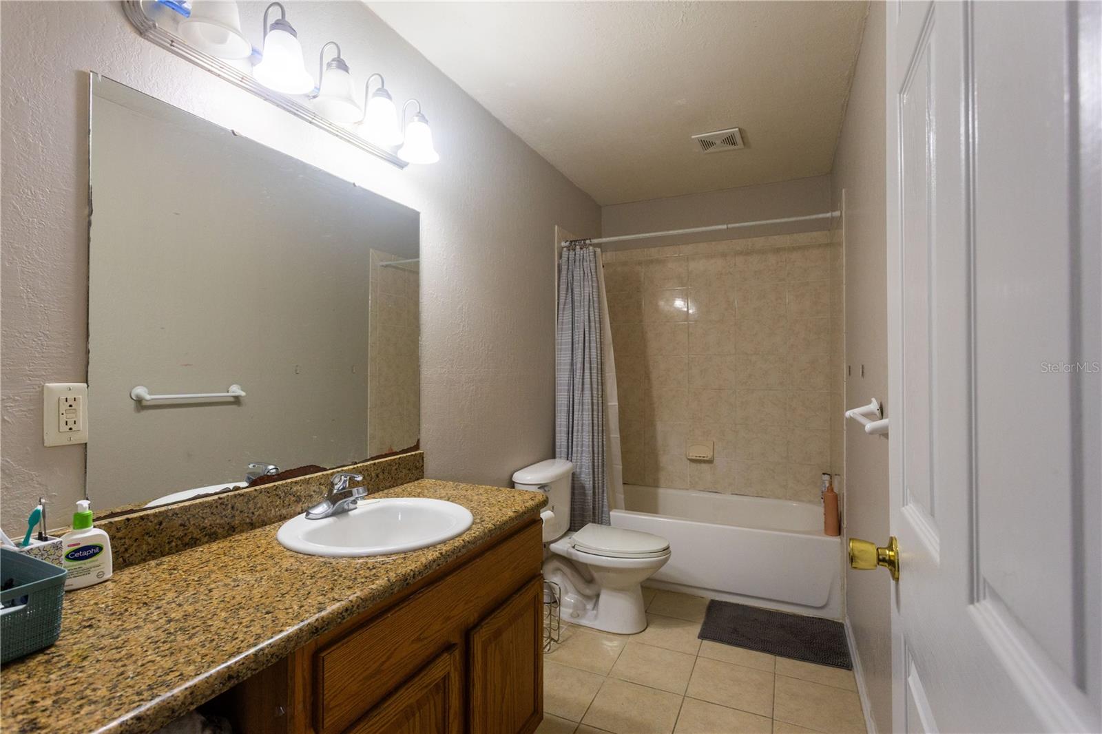 RAINBOW LAKES ESTATE - Residential Lease