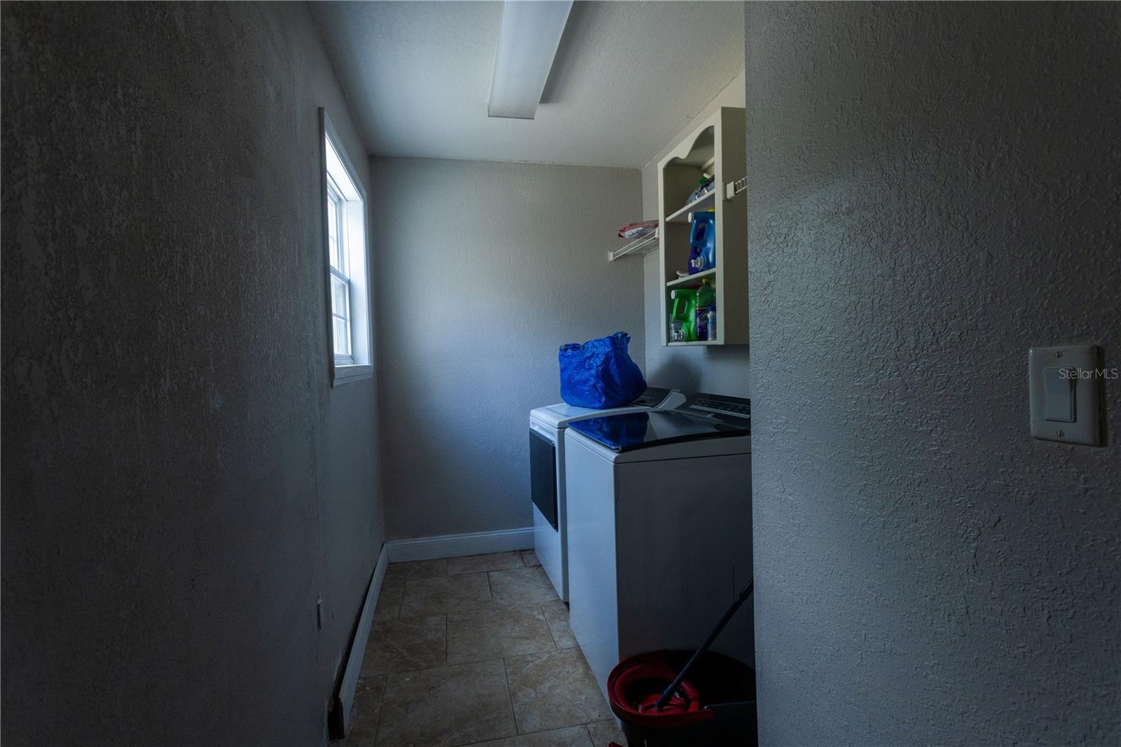 RAINBOW LAKES ESTATE - Residential Lease