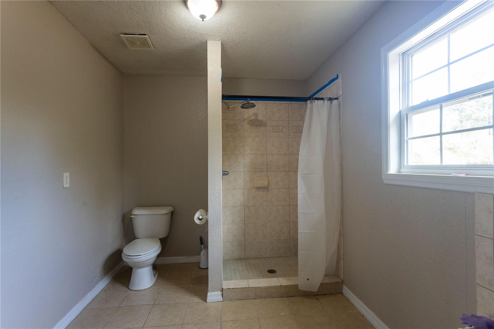 RAINBOW LAKES ESTATE - Residential Lease