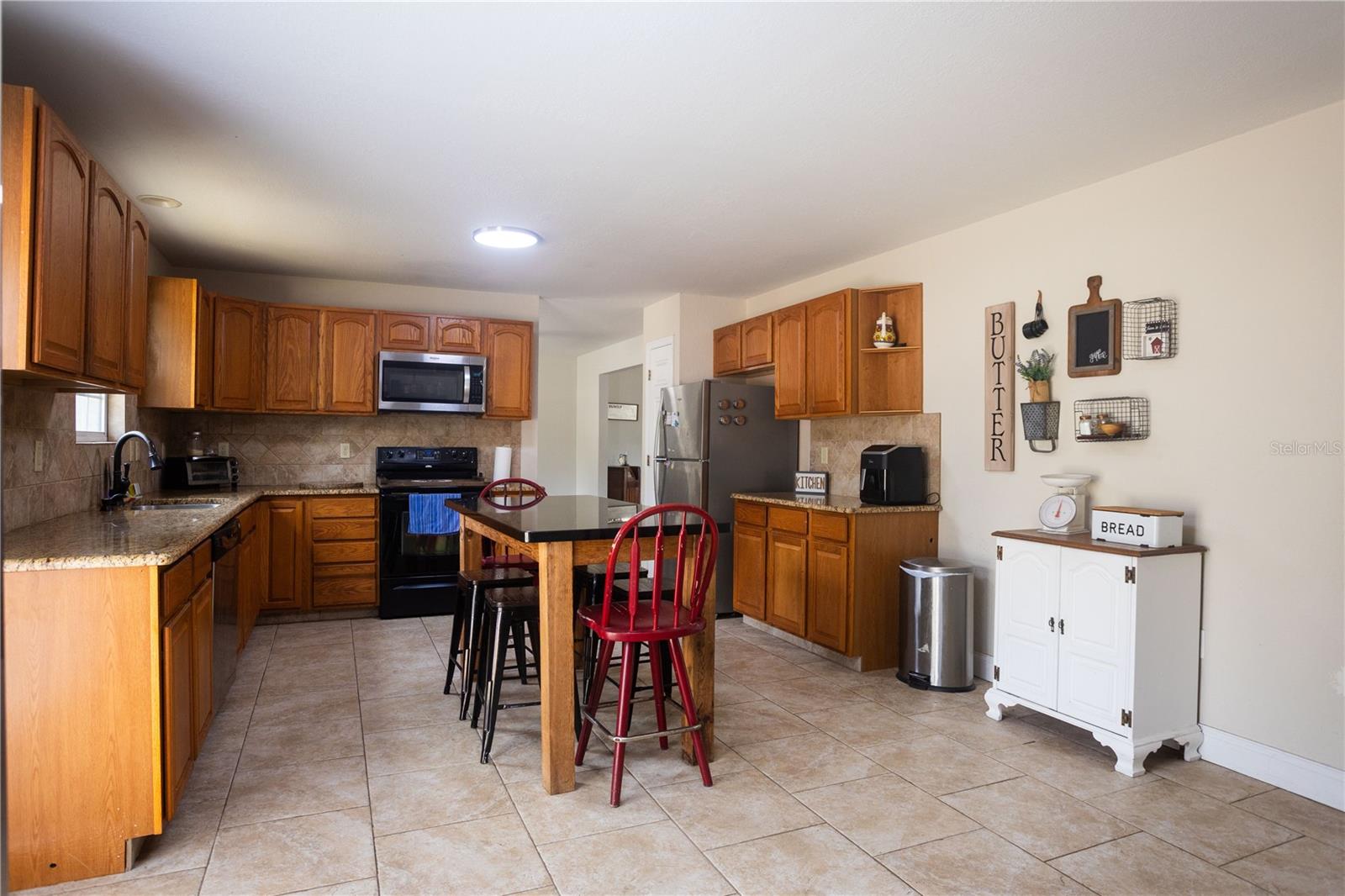 RAINBOW LAKES ESTATE - Residential Lease