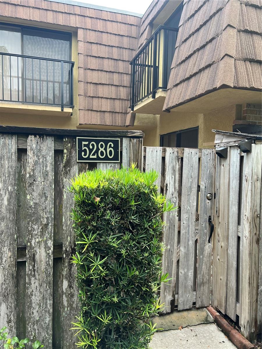 This 2-bedroom, 2.5-bathroom condominium with new quartz countertops. Bedrooms are on the second floor with balconies overlooking the courtyard. Near Universal Studios and I Drive. Community features a pool, car wash area, and tennis courts.