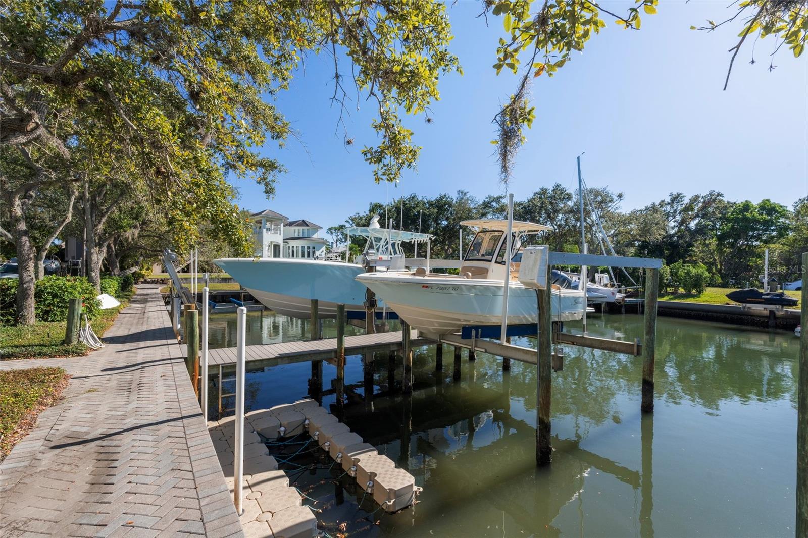 OYSTER BAY LANDINGS - Residential