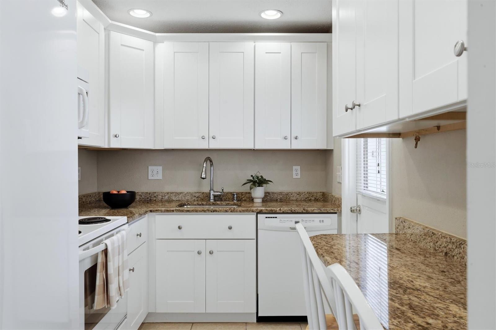 6039 CORAL WAY